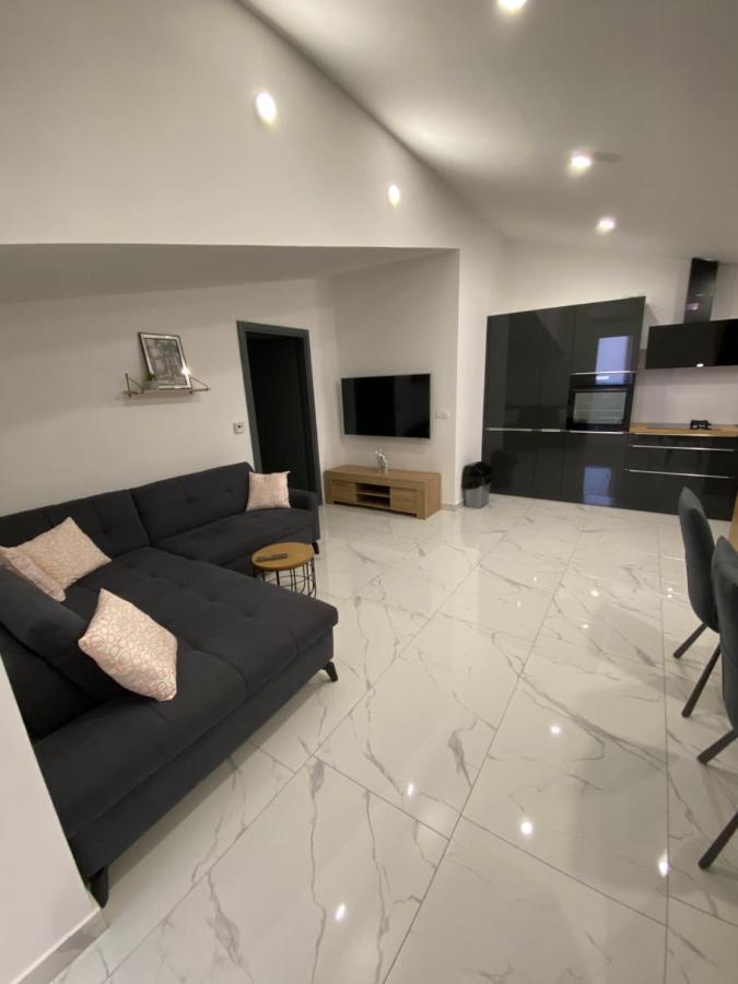 Holiday Home “Marko” With Heated Pool! Nin Buitenkant foto