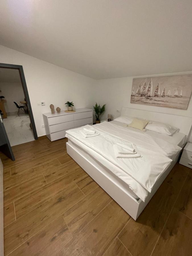 Holiday Home “Marko” With Heated Pool! Nin Buitenkant foto